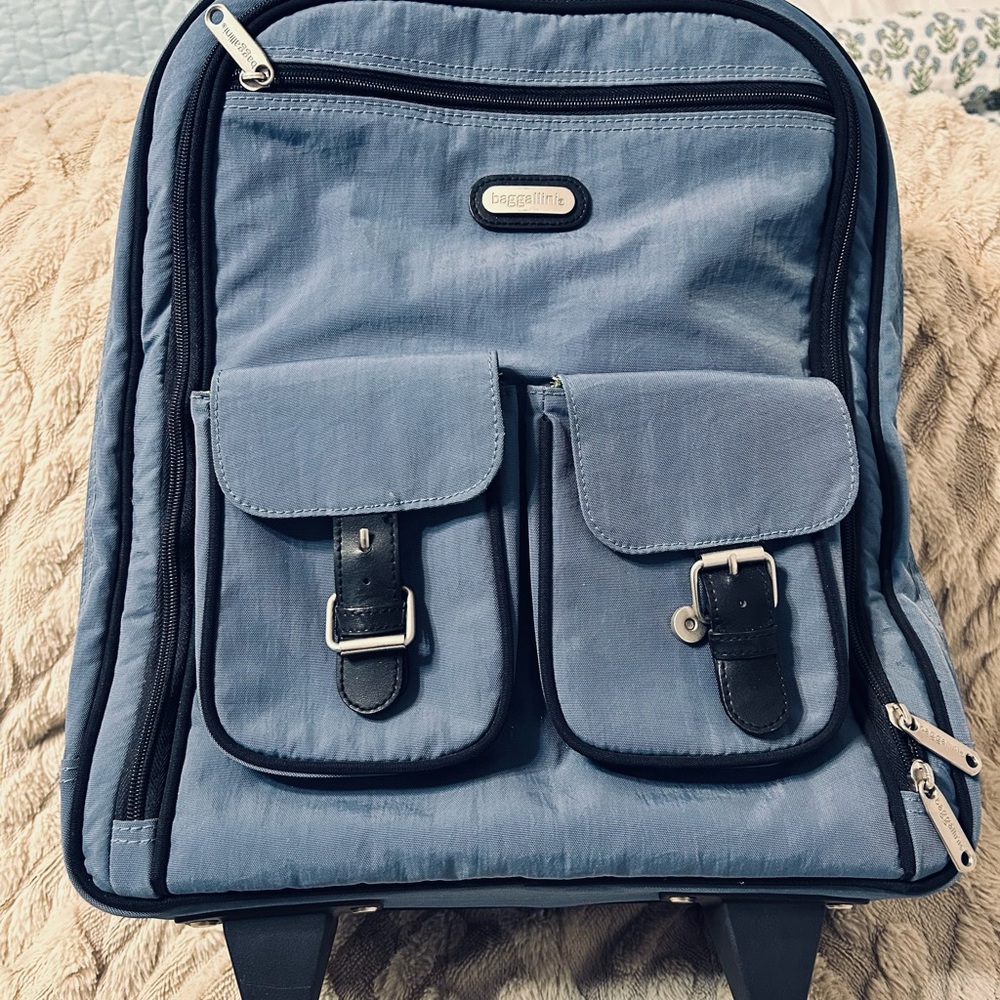 Baggalini rolling carry on